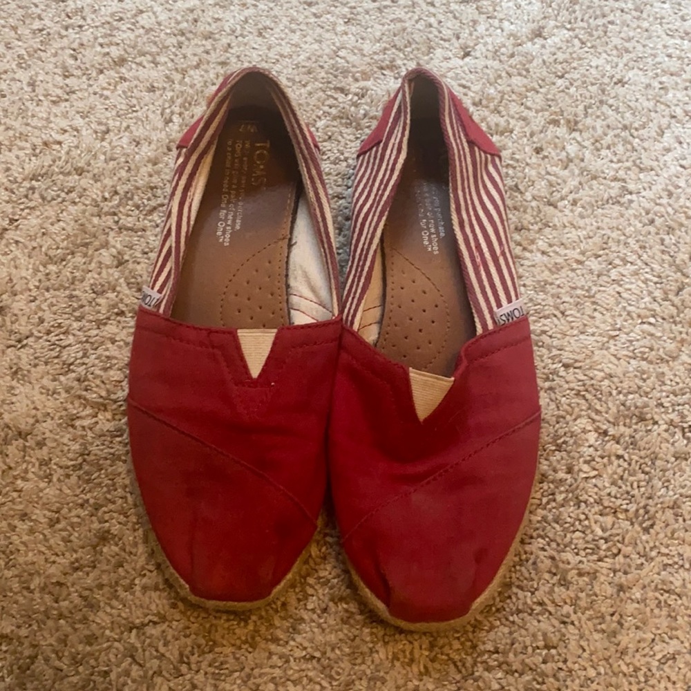 Tom’s red stripped flats